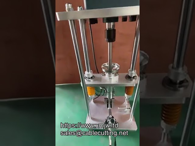 Mini Vertikal Plastinjeksjonsmaskin for Lading av Strømkabel2