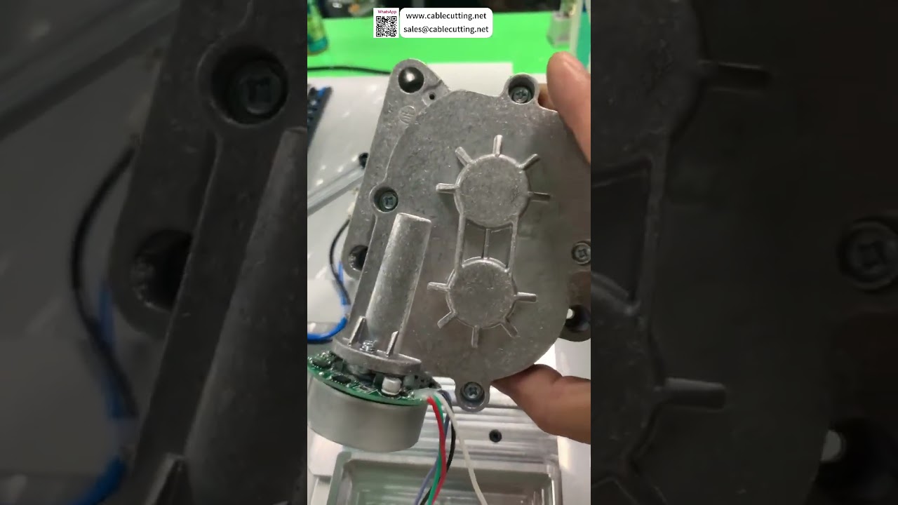Automatisk skrumaskin for motorhus med pute – Effektivt fabrikkautomasjonsutstyr for rask montering